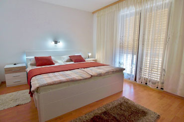 Anamari Apartments, bedroom with double bed