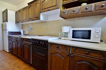 Anamari Apartments, kitchen and dining room