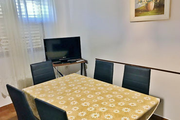 Anamari Apartments, dining room table, flat-screen TV