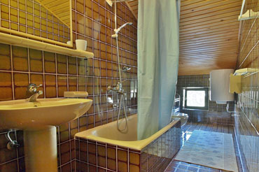 Anamari Apartments, bathroom with tub