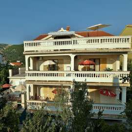Anamari Apartments, overlooking the house and garden