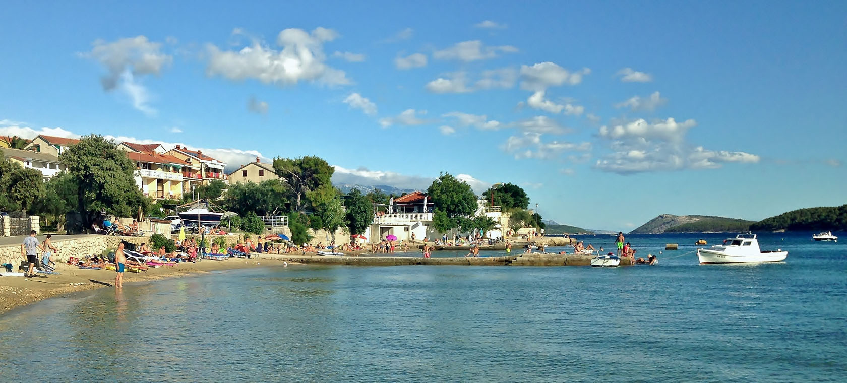 Apartments -ANAMARI - fine sand beach, only 50 m from the apartments